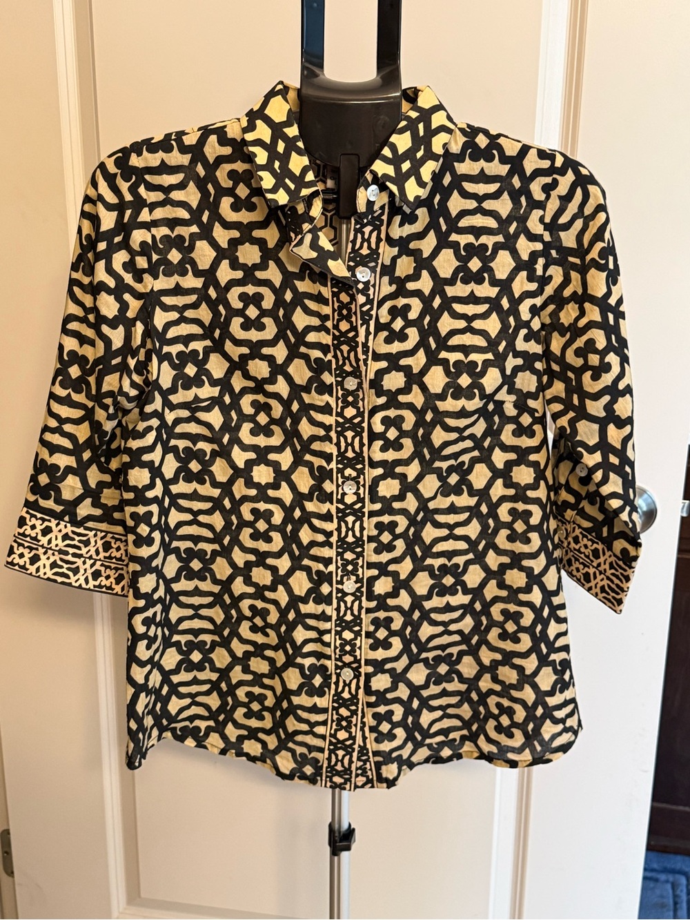Gretchen Scott Designs Black & Cream Geometric Button-Front Blouse